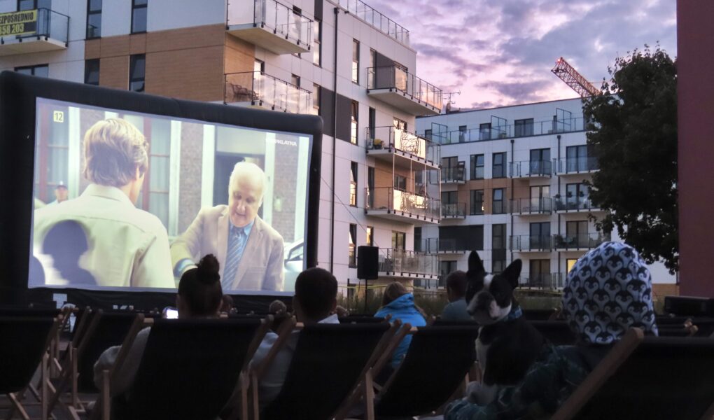Kino letnie na Osiedlu Ja Sielska w Poznaniu, czyli sąsiedzka integracja pod gołym niebem!