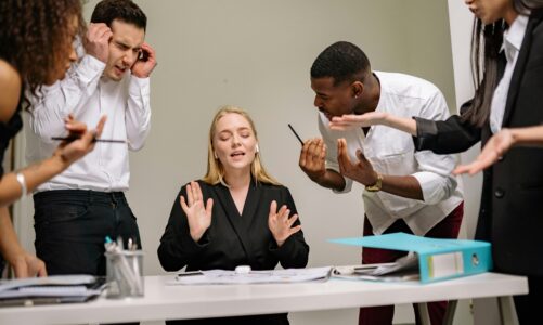 Konflikty w pracy. Jak je rozpoznawać, rozumieć i rozwiązywać