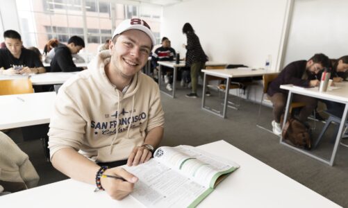 Angielski w Polsce. Raport EF pokazuje, kto radzi sobie najlepiej, a kto wciąż nadrabia