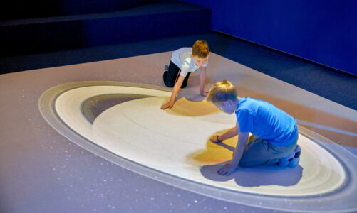 badania-potwierdzaja-polska-interaktywna-podloga-magiczny-dywan-kinebi-skutecznie-wspiera-funkcje-poznawcze-dzieci