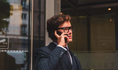 19 lat i miliard wyświetleń. Julian Heller zbudował firmę szybciej niż większość zaczyna studia