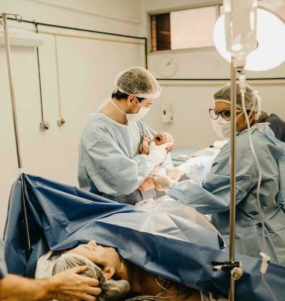 krew-podczas-porodu-ile-tracimy-i-kiedy-to-moze-byc-niebezpieczne