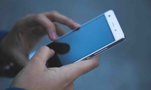 telefon-zna-nasze-nawyki-miejsca-i-zainteresowania-jak-odzyskac-kontrole-nad-prywatnoscia